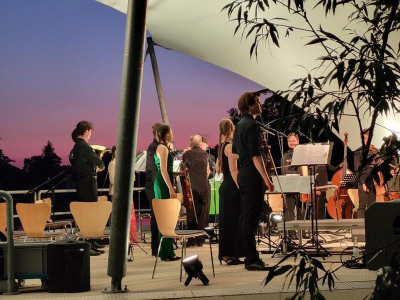 Sommerliches Open-Air an der Flussbühne — Impression aus dem JKO-Archiv
